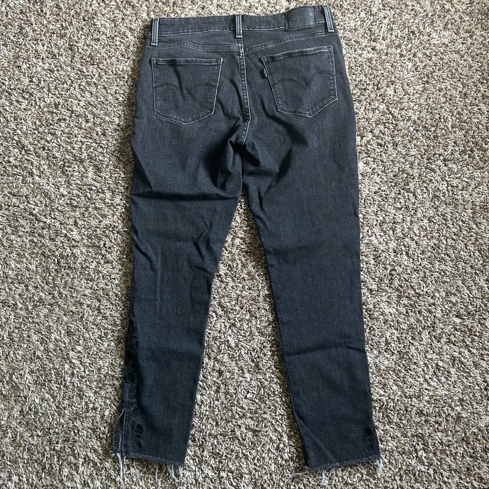 Levi’s 711 Raw Hem Skinny Jeans - Picture 4 of 14